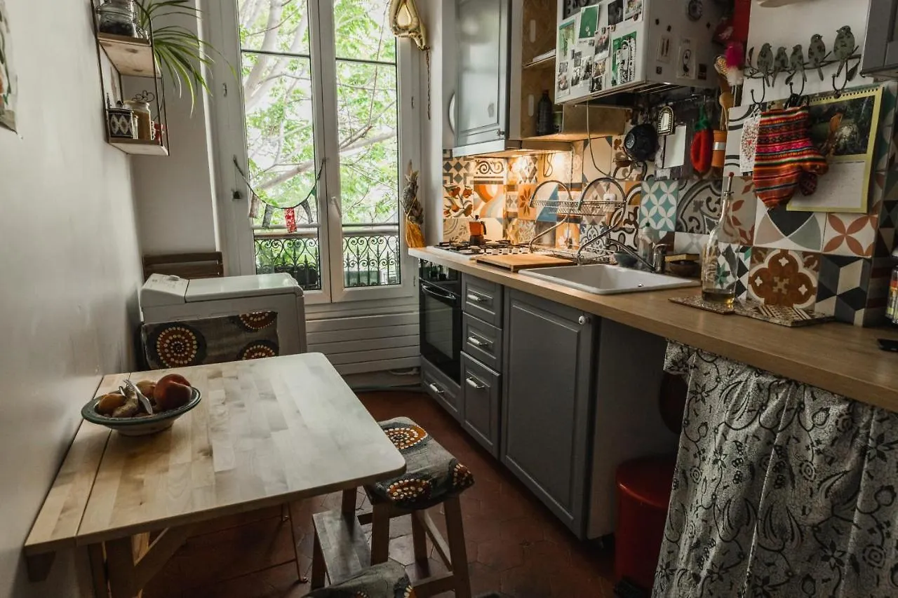 Bright Atypical Duplex In Menilmontant Apartament